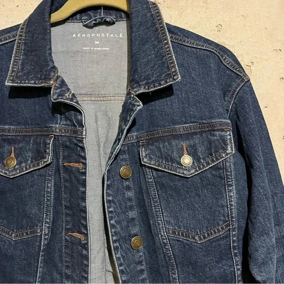 AEROPOSTALE Blue Distressed Denim Cropped Relaxed Fit Classic Jean Jacket sz M - Picture 3 of 8